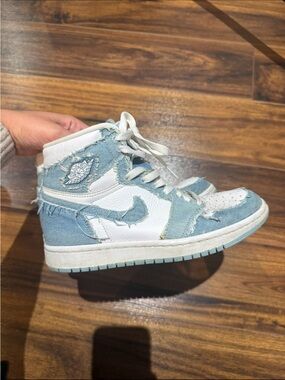 SUPER RARE Nike High-Top Sneakers in Light Blue and White